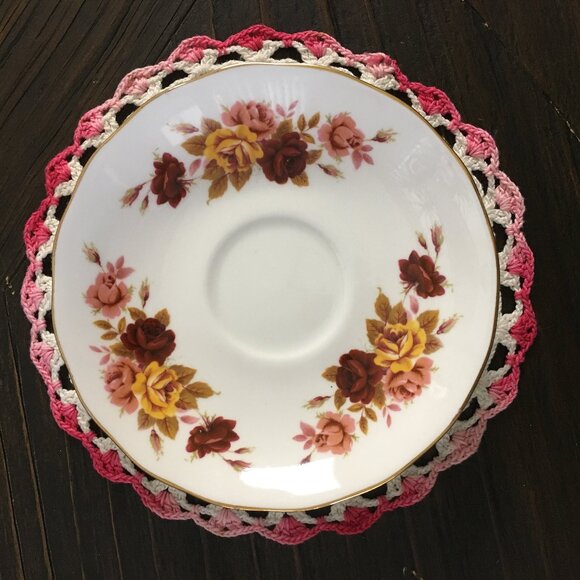 Queen Anne England White Porcelain Tricolour Rose Teacup & Saucer - Picture 6 of 10